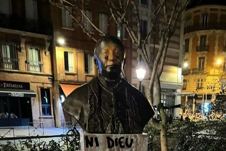 The statue of Cardinal Saliège, place Saint-Etienne. - Jean-Luc Moudenc