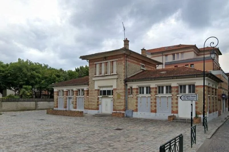 An anti-Semitic tag was discovered a few steps from the Nanterre synagogue on Monday, February 27, 2023. (©Google Street View)