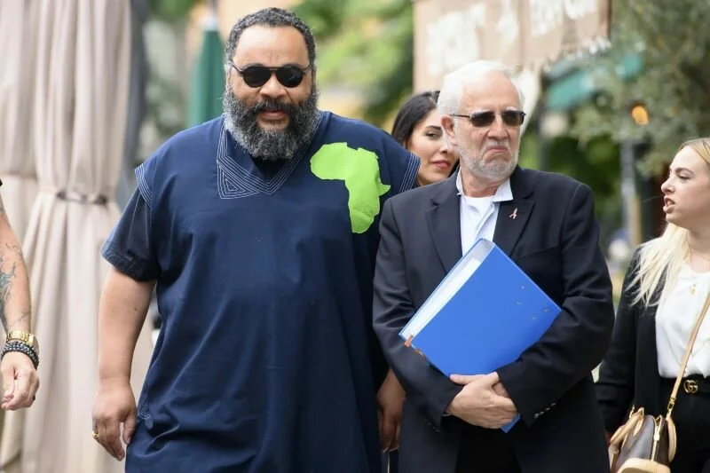 French comedian Dieudonné (left) has pleaded guilty to racial discrimination. Archive Image: Keystone (July 5, 2021)